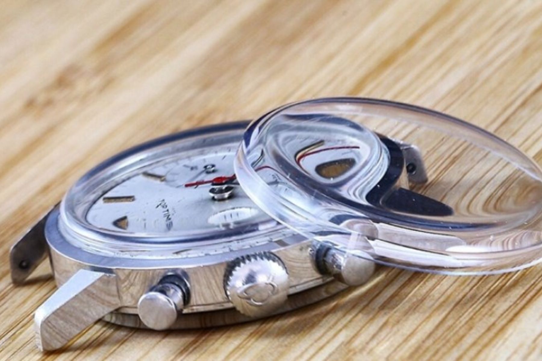 CÁC LOẠI MẶT KÍNH ĐỒNG HỒ PHỔ BIẾN HIỆN NAY - Thành Tâm Watch