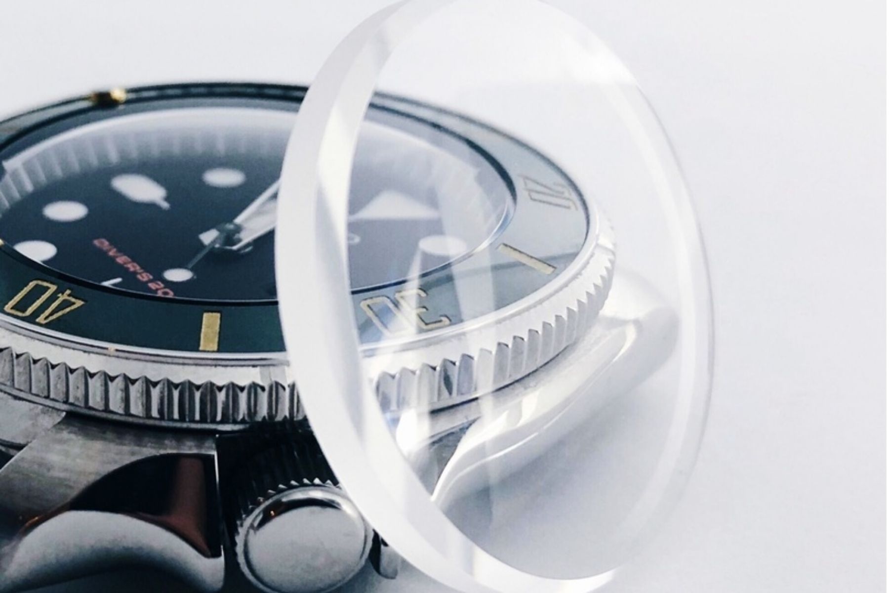 CÁC LOẠI MẶT KÍNH ĐỒNG HỒ PHỔ BIẾN HIỆN NAY - Thành Tâm Watch