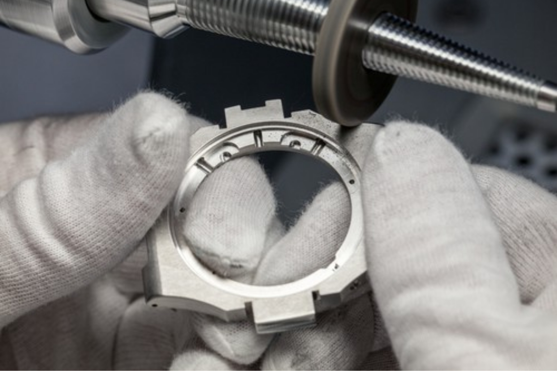 ĐÁNH BÓNG ĐỒNG HỒ LÀ GÌ CÓ NÊN HAY KHÔNG - Thành Tâm Watch