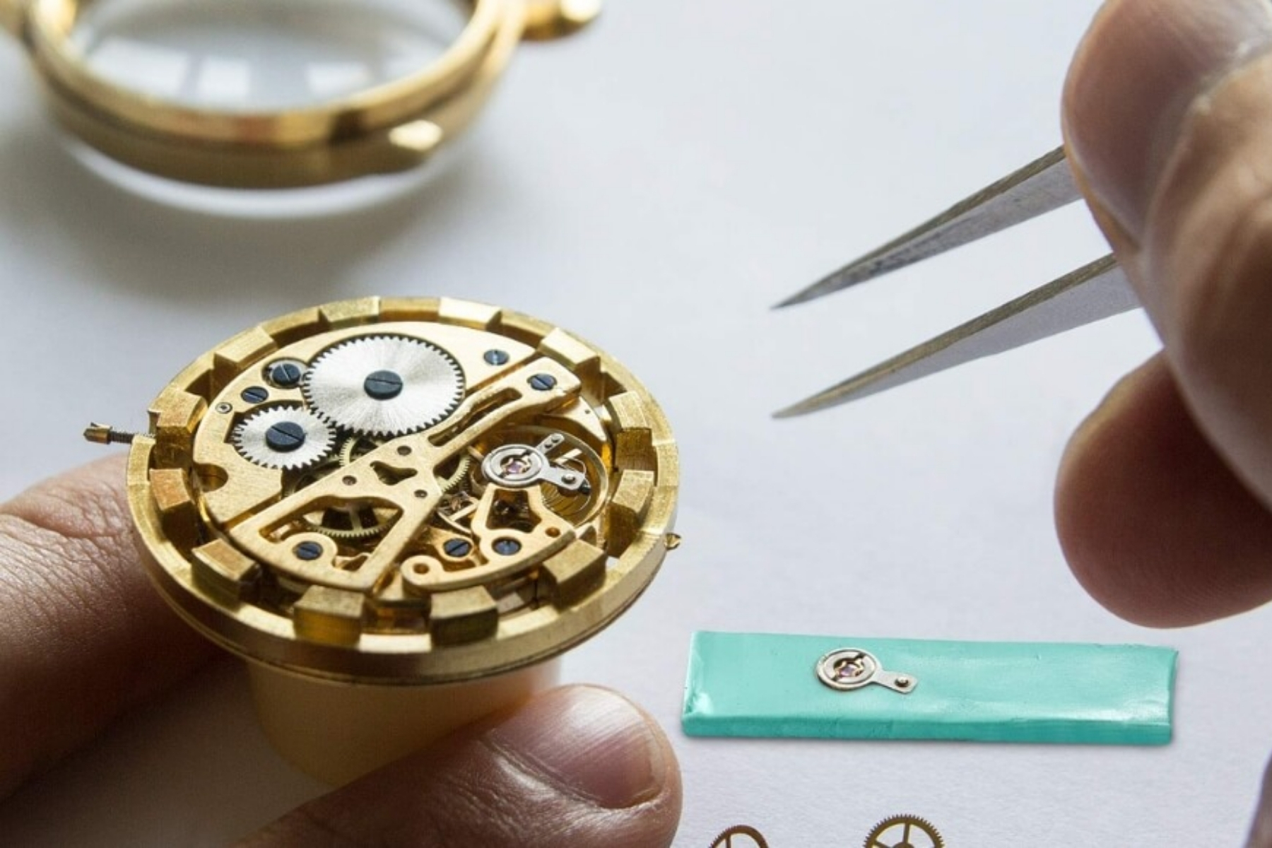 ĐỒNG HỒ CƠ KHÔNG CHẠY - NGUYÊN NHÂN VÀ CÁCH XỬ LÝ PHÙ HỢP - Thành Tâm Watch
