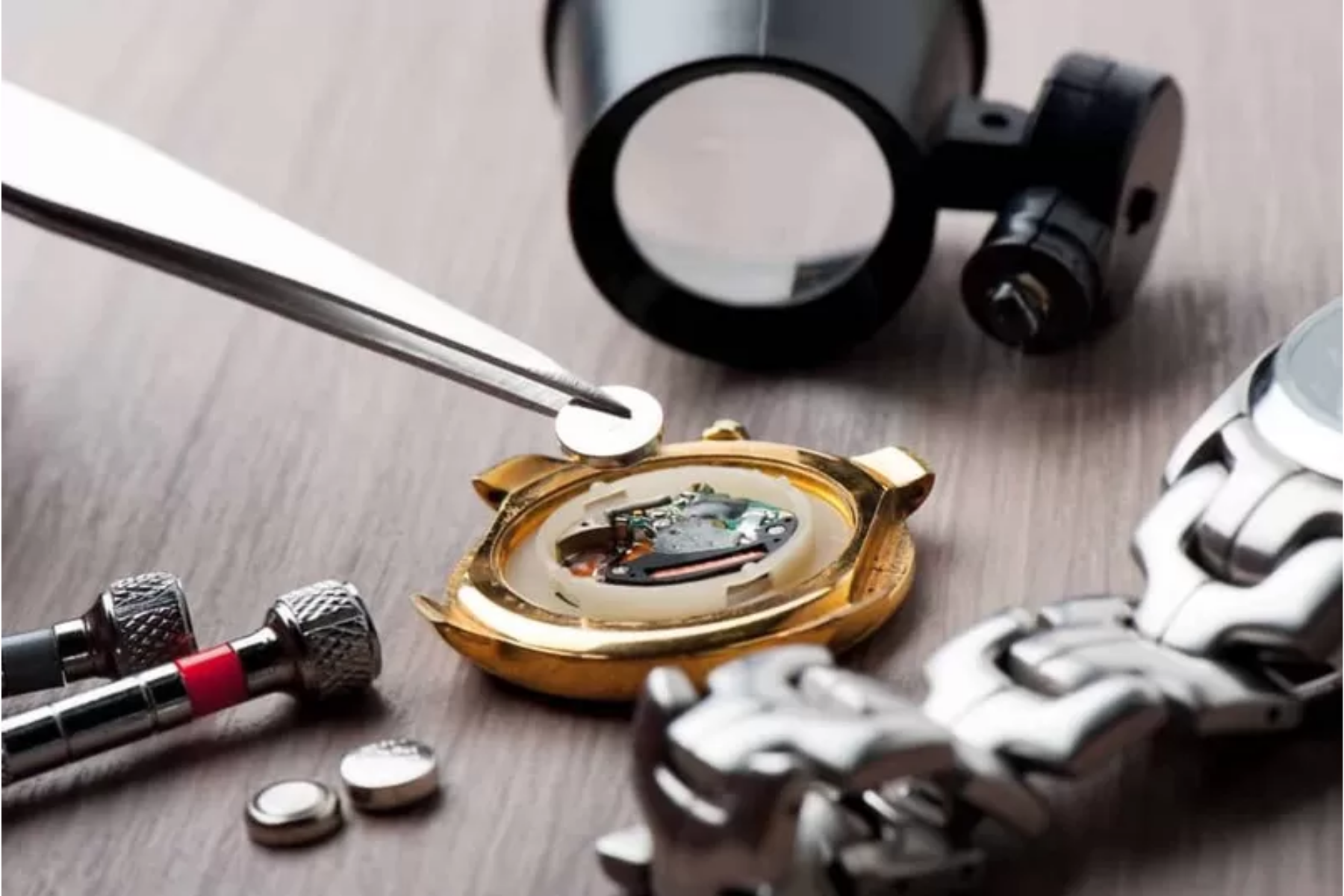 HIỂU ĐÚNG VỀ CÁC LOẠI PIN ĐỒNG HỒ ĐEO TAY - Thành Tâm Watch