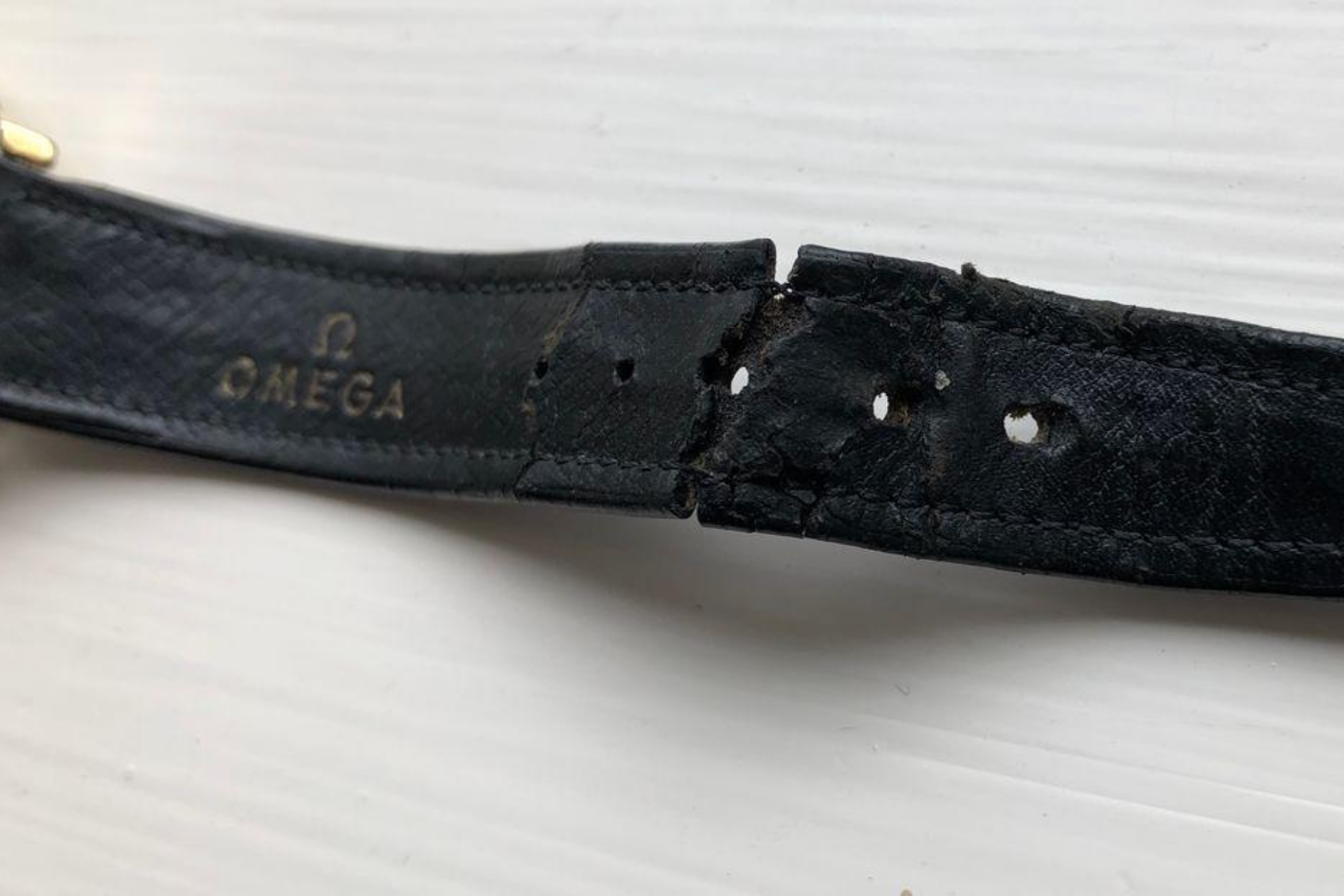 KHI NÀO CẦN THAY DÂY DA ĐỒNG HỒ - Thành Tâm Watch
